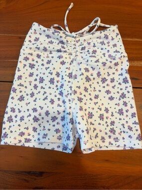 White Fox Active Scrunch butt tie biker floral white shorts size xs